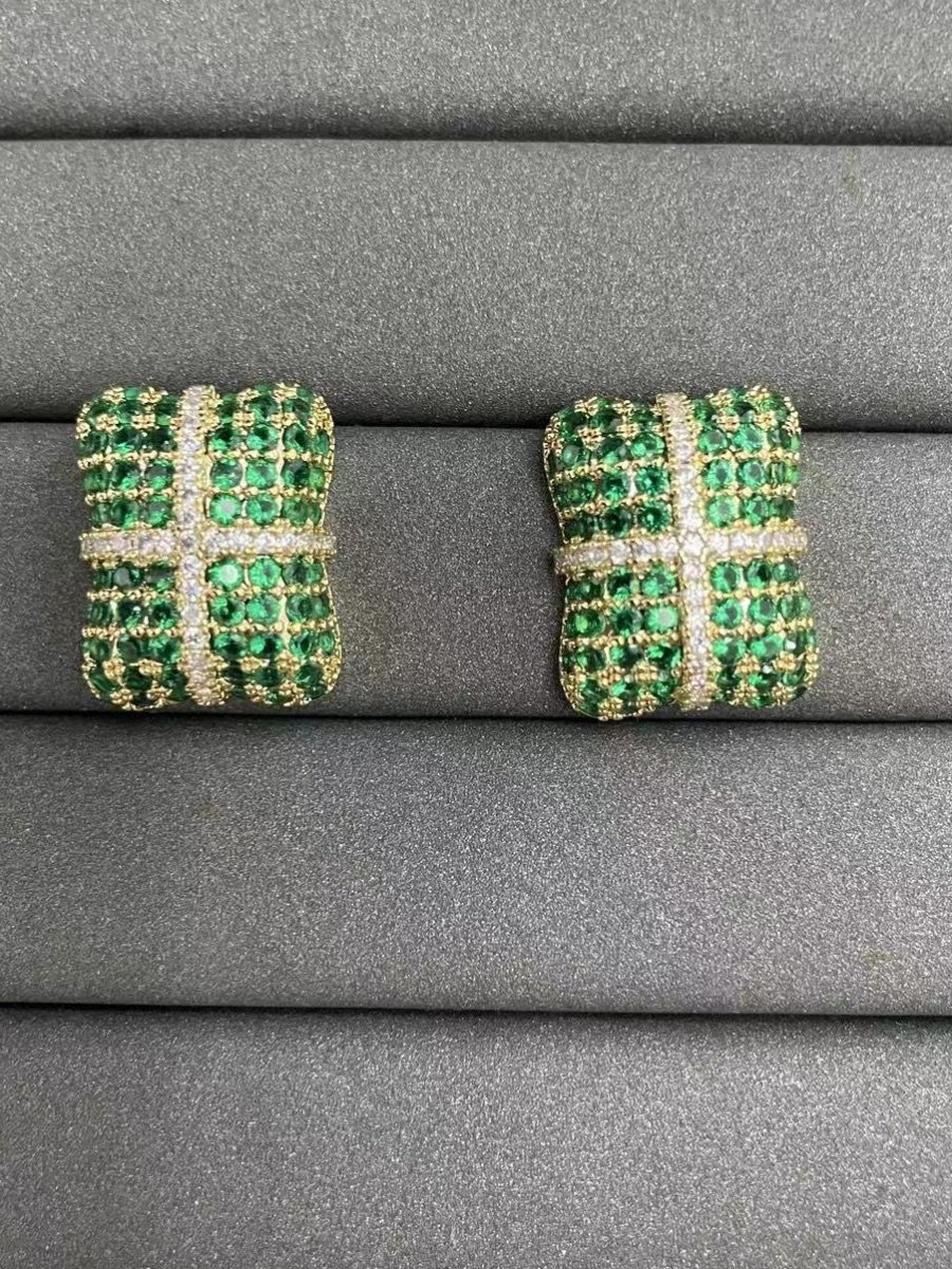 💚 Emerald Luxe Pillow Stud Earrings