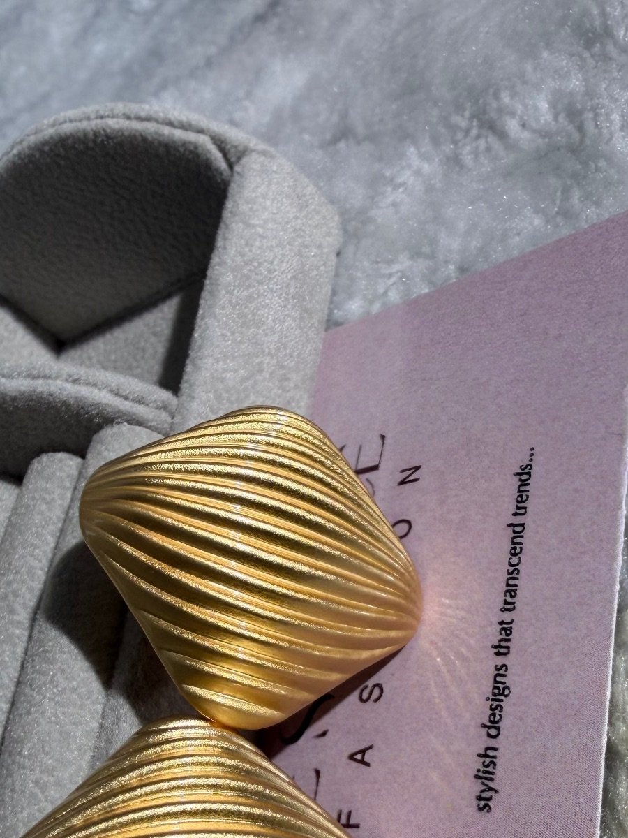DSF Ribbed Luxe Studs